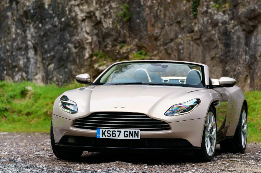  Aston Martin DB11 V8 Volante 2018 года  (UK) (фото 2 из 40)